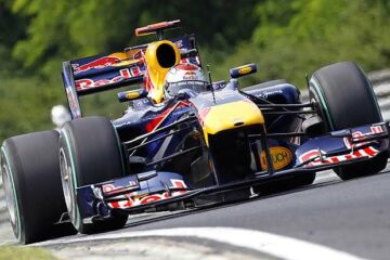 Alemão venceu duelo particular com Webber; RBR garantiu primeira fila à frente da Ferrari