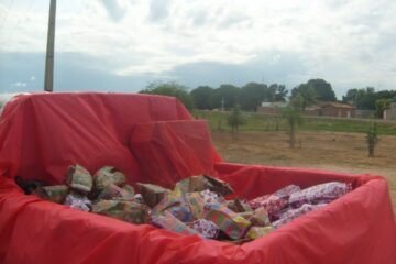 Carro com brinquedos