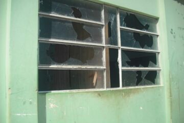 Janela destruidaJanela destruida