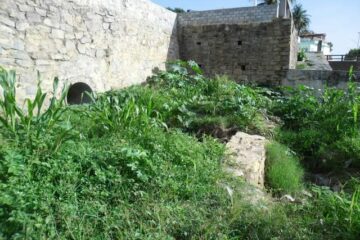 Esgoto despejado no rio