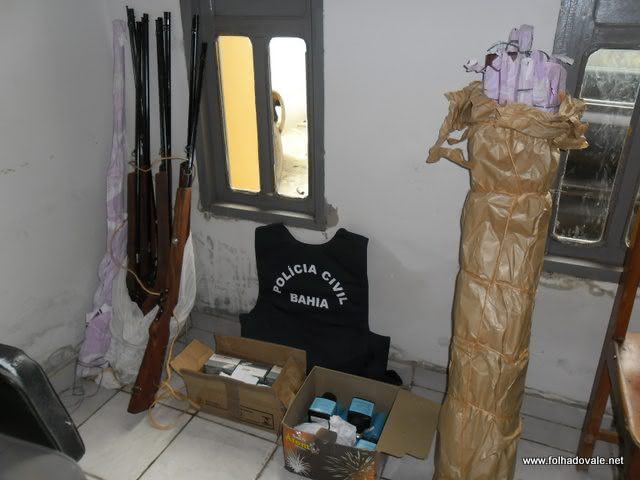 armas e munição apreendidas no comercio de Vá Careca