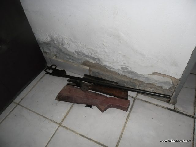 arma apreendida na casa de inho