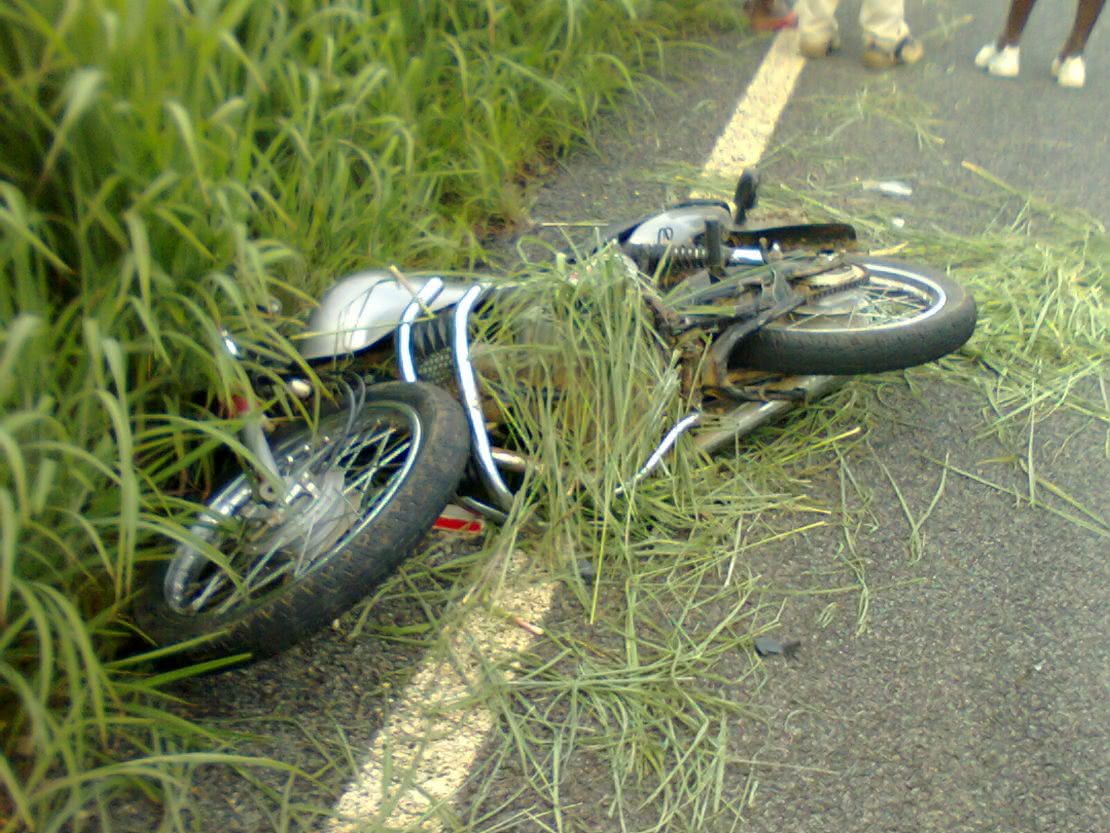 Moto no local do acidente