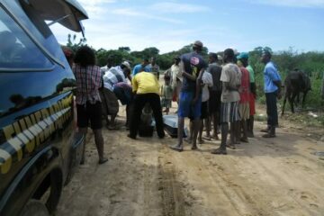 Colocando o corpo no caixão