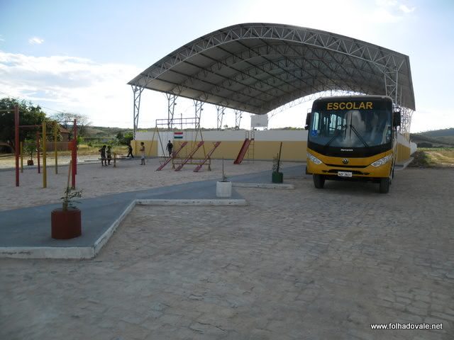 Ginásio,ônibus e Parque Infantil