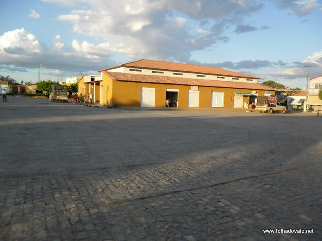 Praça do Mercado asfaltada