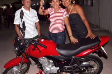 Janici Silva e ganhadora Alexsandra