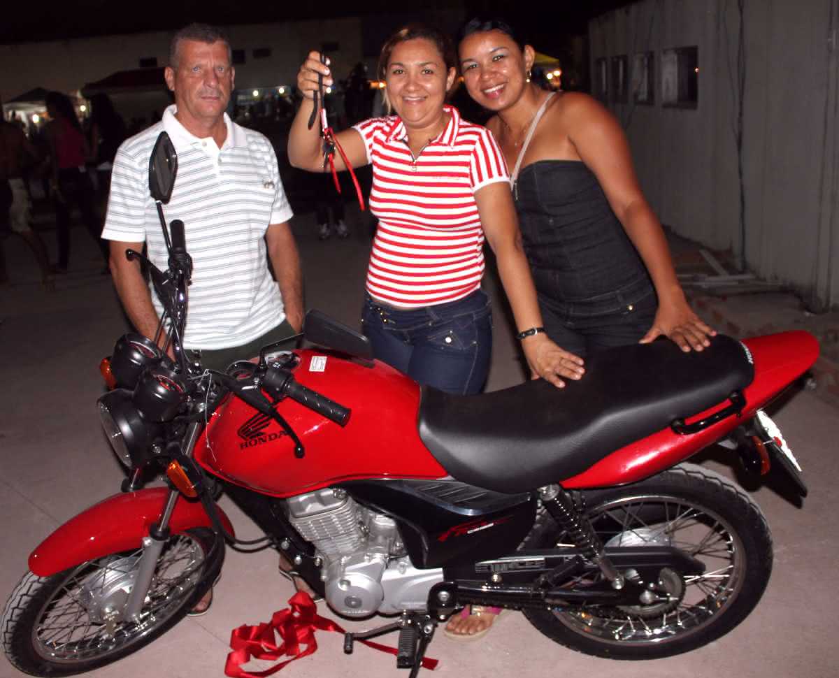 Janici Silva e ganhadora Alexsandra