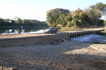 Ponte sobre o rio verde