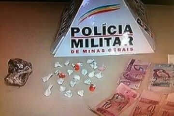 Drogas apreendidas pela PM com os suspeitos