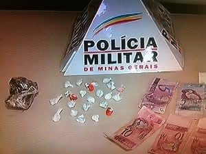 Drogas apreendidas pela PM com os suspeitos
