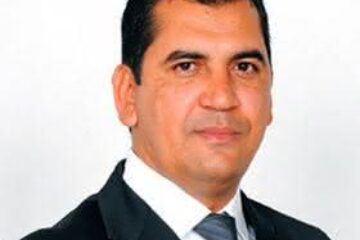 Vereador fechou as portas e fugiu