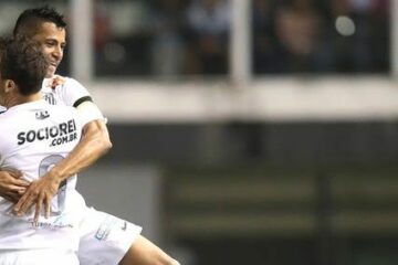 Thiago Ribeiro comemora com Cícero (Foto: Ricardo Saibun / Agência estado)