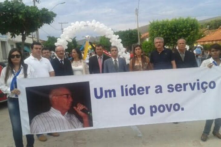 Marquinho Viana participou de uma passeata na cidade. (Foto: Divulgação).