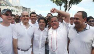 Bloco na rua: Paulo Souto, ACM Neto, Geddel, e João Gualberto. (Foto: Lúcio Távora | Ag. A Tarde).