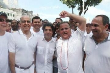 Bloco na rua: Paulo Souto, ACM Neto, Geddel, e João Gualberto. (Foto: Lúcio Távora | Ag. A Tarde).