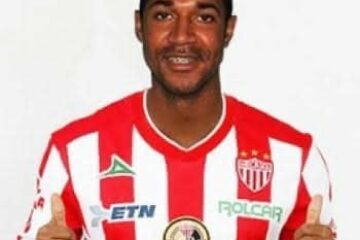 O atacante Cacá atuava na equipe do Vitória da Conquista e foi apresentado como reforço do Necaxa. (Foto: Divulgação).