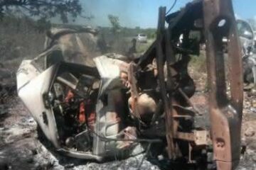 Carro pegou fogo; No outro veículo, uma ministra viajava | Foto: Alô Alô Salomão