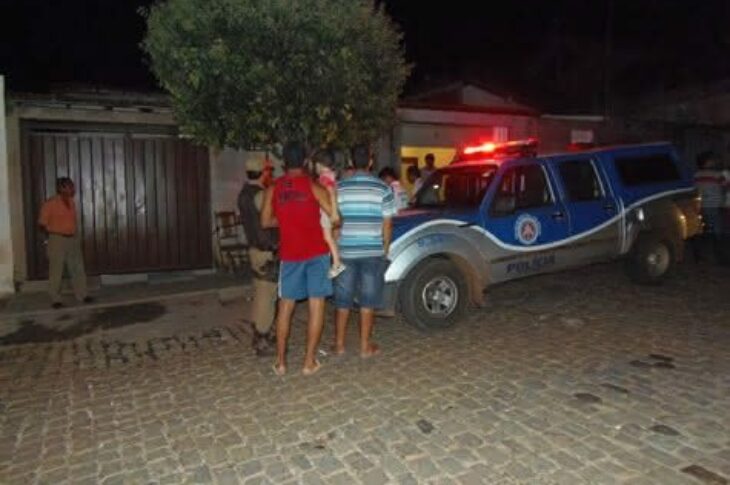 O acidente aconteceu na noite desta quinta-feira (20), na Rua Maria Nilza Azevedo Silva, no Bairro Monsenhor Fagundes. (Foto: Lay Amorim/Brumado Notícias).