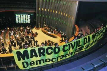 Apoiadores acompanharam da galeria lei considerada Constituição da rede (Foto: Gustavo Lima/Câmara)