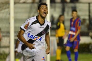Marlon comemora seu gol, o do empate contra o Bonsucesso (Foto: Marcello Dias / Futura Press)
