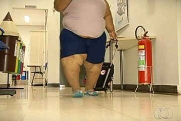 Menino de 9 anos já chegou a quase 130 quilos e luta contra obesidade (Foto: Reprodução/TV Anhanguera)