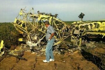 Aeronave ficou só com a carcaça após incêndio (Foto: Blog Antônio Carlos/Arquivo Pessoal)