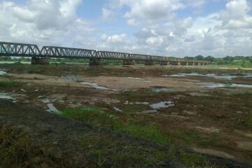 Ponte sobre o São Francisco em Pirapora: aonde foi parar o rio que passava aqui?
