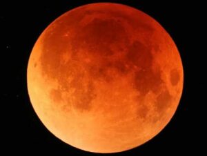 O fenômeno é chamado de Lua Vermelha ou Lua Sangrenta (Foto Reprodução)
