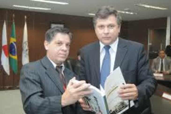 O escritor Carlos Diamantino em conversas com Paulo Guedes e Quinquinha: manguenses na política