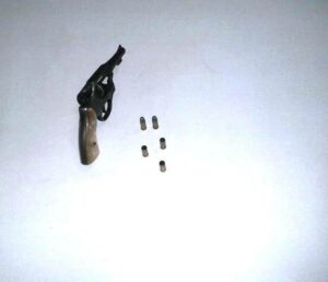 Taurus Calibre 32 com 2 munições intactas e 3 deflagradas