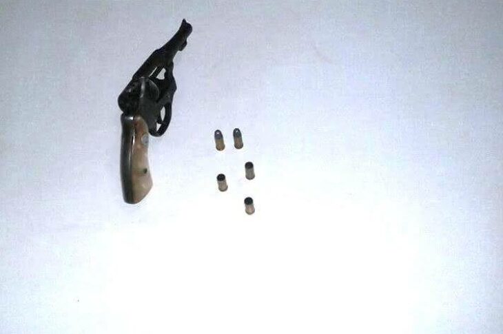Taurus Calibre 32 com 2 munições intactas e 3 deflagradas