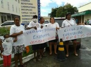 Protesto em fevereiro de portadores de fibrose cística e familiares. Foto:NFC-BA