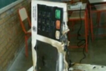 Urna foi incendiada com gasolina - Divulgação