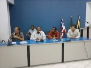 Vereadores,secretário e representante da empresa