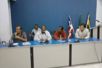 Vereadores,secretário e representante da empresa