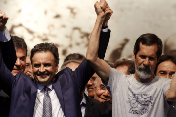 Após reunião da Executiva do PV, o candidato do partido, Eduardo Jorge (dir.), foi a evento de campanha de Aécio Neves para anunciar apoio ao tucano (Foto: André Dusek/Estadão Conteúdo)