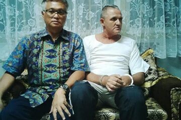 Para compartilhar esse conteúdo, por favor utilize o link http://www1.folha.uol.com.br/cotidiano/2015/01/1576639-brasileiro-condenado-a-morte-por-trafico-e-fuzilado-na-indonesia.shtml ou as ferramentas oferecidas na página. Textos, fotos, artes e vídeos da Folha estão protegidos pela legislação brasileira sobre direito autoral. Não reproduza o conteúdo do jornal em qualquer meio de comunicação, eletrônico ou impresso, sem autorização da Folhapress (pesquisa@folhapress.com.br). As regras têm como objetivo proteger o investimento que a Folha faz na qualidade de seu jornalismo. Se precisa copiar trecho de texto da Folha para uso privado, por favor logue-se como assinante ou cadastrado.