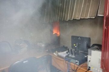 Para compartilhar esse conteúdo, por favor utilize o link http://www1.folha.uol.com.br/poder/2015/01/1578036-forum-e-incendiado-apos-juiz-indeferir-cassacao-de-prefeito-no-ma.shtml ou as ferramentas oferecidas na página. Textos, fotos, artes e vídeos da Folha estão protegidos pela legislação brasileira sobre direito autoral. Não reproduza o conteúdo do jornal em qualquer meio de comunicação, eletrônico ou impresso, sem autorização da Folhapress (pesquisa@folhapress.com.br). As regras têm como objetivo proteger o investimento que a Folha faz na qualidade de seu jornalismo. Se precisa copiar trecho de texto da Folha para uso privado, por favor logue-se como assinante ou cadastrado.