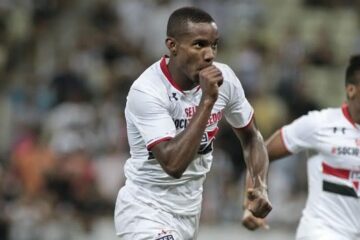 Thiago Mendes vibra com o segundo gol do São Paulo contra o Ceará (Foto: Jarbas Oliveira/Estadão Conteúdo)