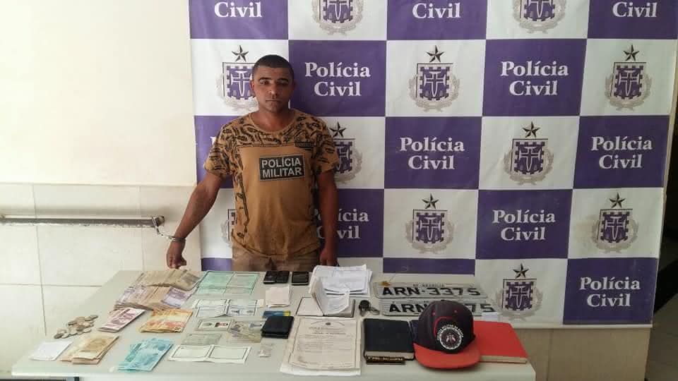 Detido com dinheiro Falso: Foto Cotidiano Policial
