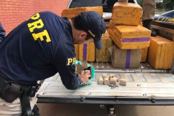 Polícia Rodoviária Federal apreendeu cerca de meia tonelada de maconha em Rio Preto (SP) (Foto: André Modesto/TV TEM)
