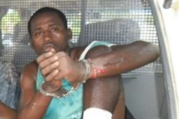 Populares encontram o corpo de Aldair Ferreira da Costa, na manhã desta terça-feira (20),com uma perfuração nas costas supostamente. Foto : Folha do Vale.