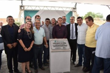 Deputada Ivana Bastos participa do lançamento da pedra fundamental para a construção do Núcleo de Atenção à Saúde de Práticas Profissionalizantes , em Guanambi. Foto: Assesoria