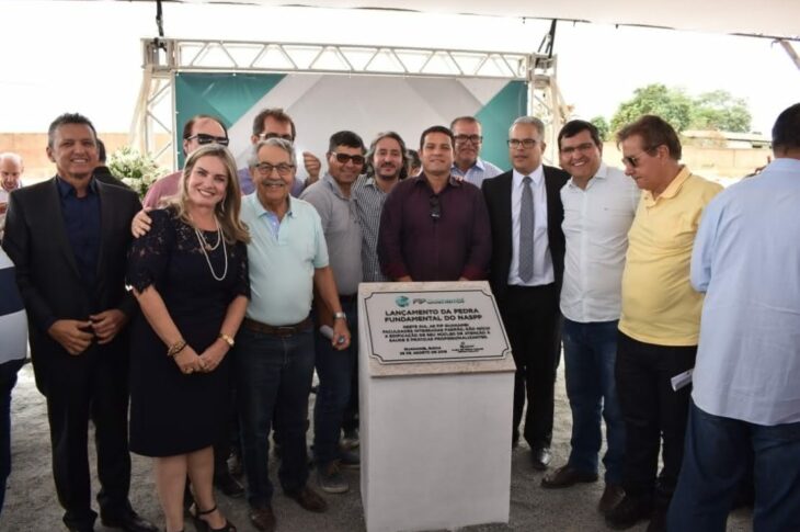Deputada Ivana Bastos participa do lançamento da pedra fundamental para a construção do Núcleo de Atenção à Saúde de Práticas Profissionalizantes , em Guanambi. Foto: Assesoria