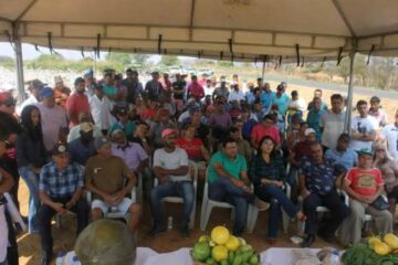 Reunião na Unidade de Observação e Demonstração (UOD),com os produtores e o prefeito Reinaldo Góes, na manhã de quarta-feira (21). Foto: ASCOM de Iuiú.