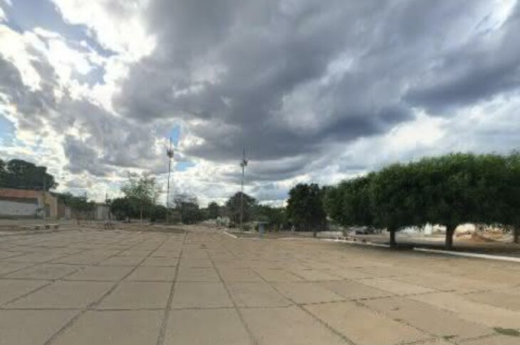 Imagem da Praça do Relógio,em Carinhanha. Foto: Google