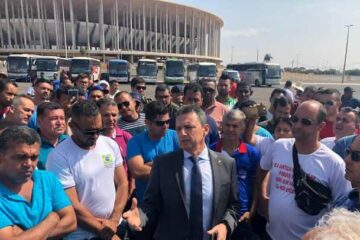 Proprietários dos transportes alternativos de Guanambi,sendo recebidos pelo deputado Charles Fernandes,na manhã desta terça-feira (20), em Brasília. Foto: Assessoria de Charles.