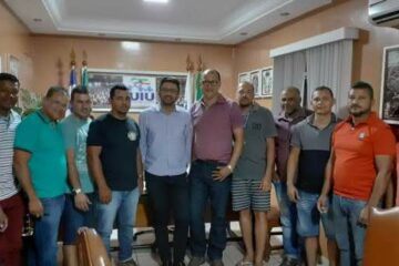 Prefeito de Iuiú,no Sudoeste da Bahia,reúne com proprietários de transportes alternativos.Foto: Assessoria