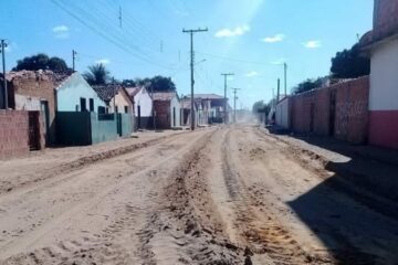 Início da pavimentação da Rua Osvaldo de Oliveira,em Carinhanha. Foto: Duaci Santos